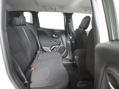 Used 2020 Jeep Renegade Latitude w/ Cold Weather Group AWD/4WD image 15