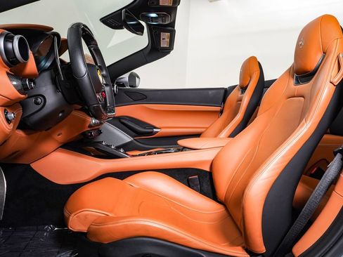 Used 2019 Ferrari Portofino RWD image 21