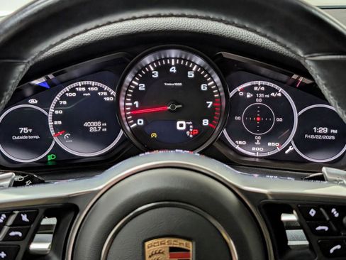 Used 2020 Porsche Panamera w/ Premium Package image 31