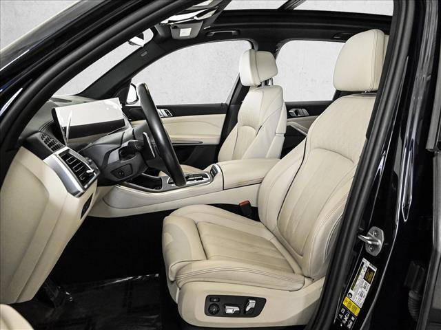 Used 2024 BMW X5 xDrive40i w/ M Sport Package AWD/4WD image 17
