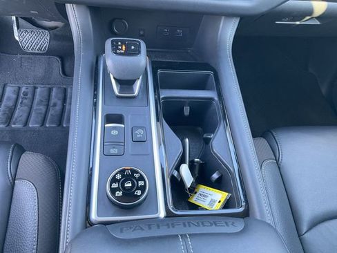 Used 2024 Nissan Pathfinder SL image 24