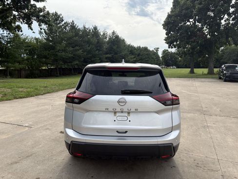 Used 2025 Nissan Rogue SV FWD image 23