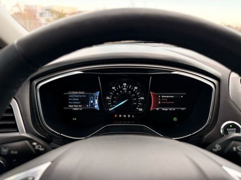 Used 2017 Ford Fusion SE w/ Equipment Group 602A image 28