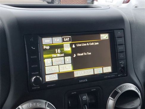 Used 2017 Jeep Wrangler Unlimited Sahara w/ Connectivity Group image 19