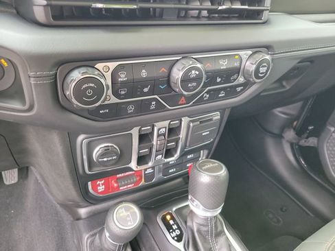 Used 2024 Jeep Gladiator Mojave w/ Safety Group AWD/4WD image 19