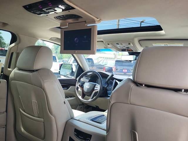 Used 2017 Cadillac Escalade ESV Luxury AWD/4WD image 24