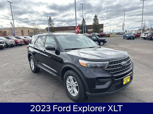 Used 2023 Ford Explorer XLT AWD/4WD image 5