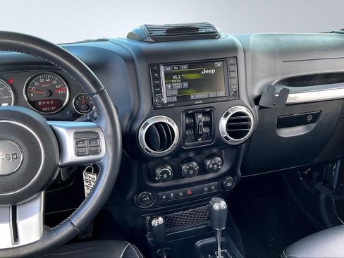 Used 2016 Jeep Wrangler Unlimited Rubicon image 6