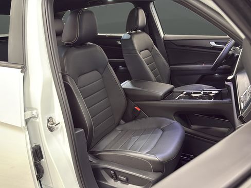 Used 2025 Volkswagen Atlas Cross Sport SEL R-Line AWD/4WD image 24