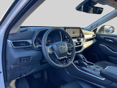 Certified 2025 Toyota Highlander Limited image 23