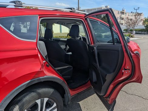 Used 2017 Toyota RAV4 LE w/ Carpet Mat Package image 20