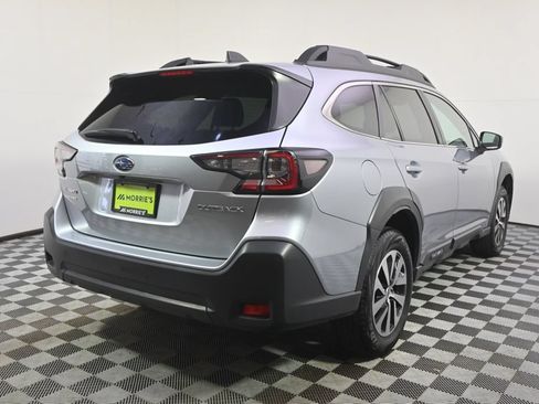 Used 2025 Subaru Outback Premium AWD/4WD image 6
