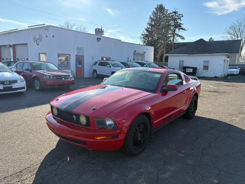 Used 2007 Ford Mustang Deluxe image 2