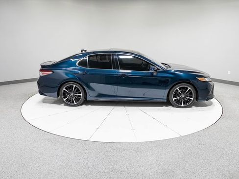 Used 2018 Toyota Camry XSE image 30