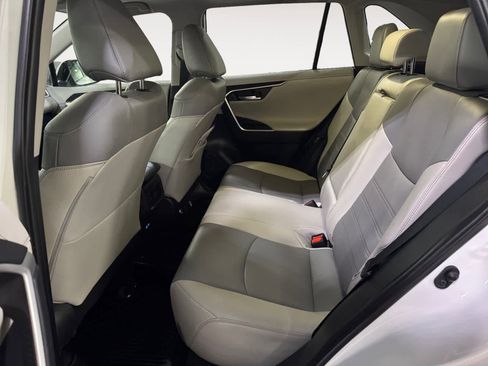 Used 2022 Toyota RAV4 Limited image 17