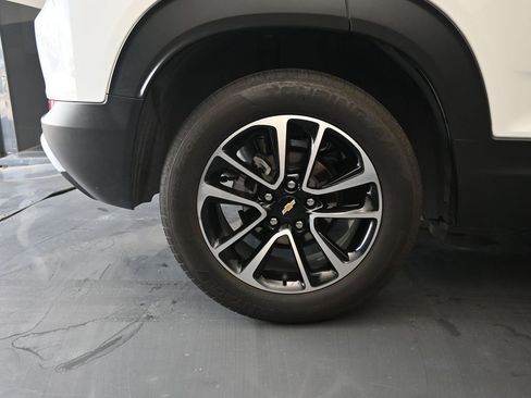 Used 2025 Chevrolet TrailBlazer LT w/ LT Cold Weather Package image 9