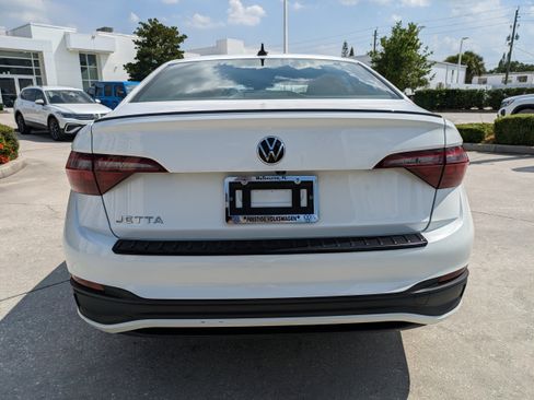 Certified 2024 Volkswagen Jetta Sport FWD image 5