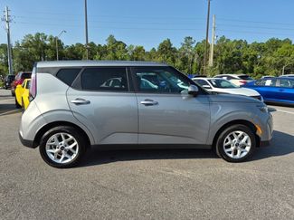 Used 2024 Kia Soul LX w/ Option Group 015 FWD video 4