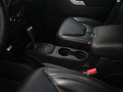 Used 2014 Jeep Wrangler Unlimited Rubicon w/ Dual Top Group AWD/4WD image 16