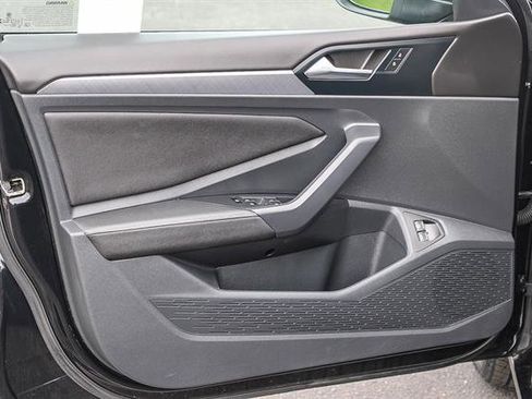 Used 2024 Volkswagen Jetta SE image 19