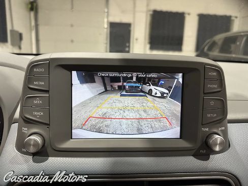 Used 2020 Hyundai Kona Limited w/ Cargo Package FWD image 17
