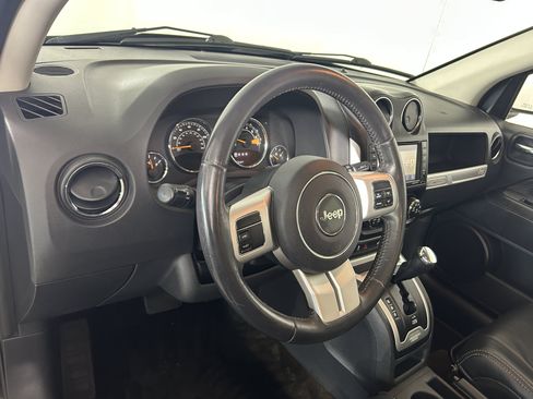 Used 2016 Jeep Compass Latitude AWD/4WD image 12