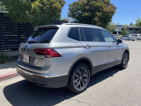 Used 2024 Volkswagen Tiguan SE AWD/4WD image 6