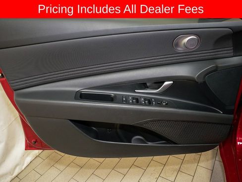 Used 2025 Hyundai Elantra SEL FWD image 12