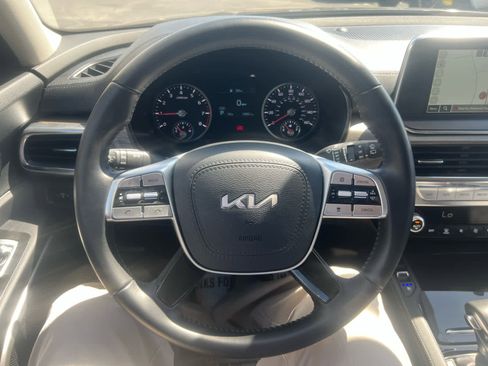 Used 2022 Kia Telluride EX w/ EX Premium Package image 17