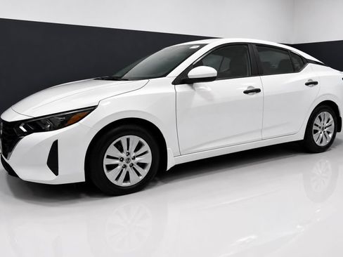 Certified 2025 Nissan Sentra S FWD image 2