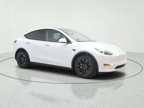 Used 2023 Tesla Model Y Long Range AWD/4WD image 3