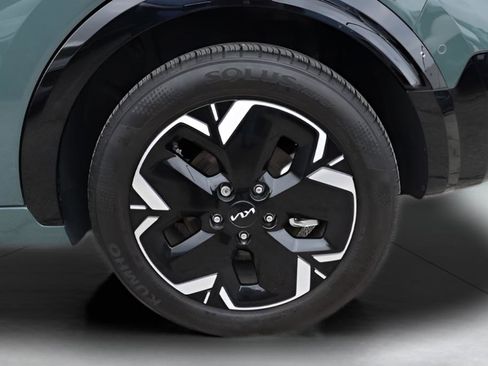Certified 2024 Kia Niro Wave image 9