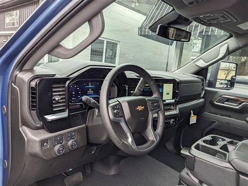 Used 2025 Chevrolet Silverado 2500 LT AWD/4WD image 10