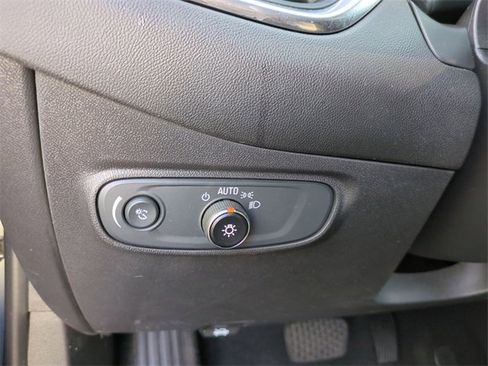 Used 2023 Chevrolet Equinox LT w/ Driver Convenience Package image 22