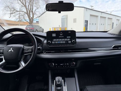 Used 2022 Mitsubishi Outlander SE image 19