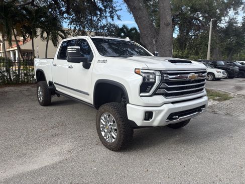 Used 2024 Chevrolet Silverado 2500 High Country w/ High Country Premium Package AWD/4WD image 1
