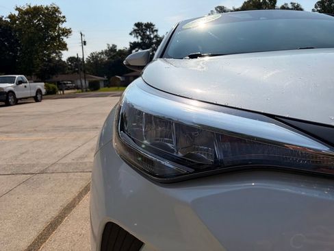 Used 2020 Toyota C-HR LE FWD image 17