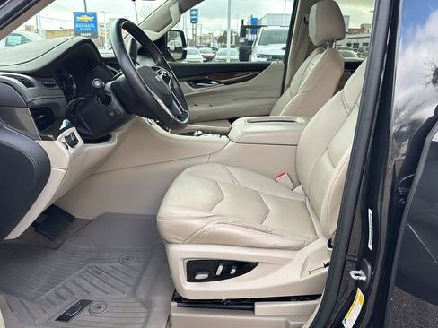 Used 2019 Cadillac Escalade ESV Premium Luxury image 10