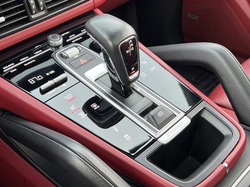 Certified 2022 Porsche Cayenne Coupe image 28