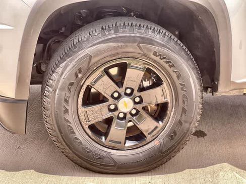 Used 2020 Chevrolet Colorado W/T w/ WT Convenience Package AWD/4WD image 9