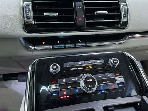 Used 2018 Lincoln Navigator Reserve w/ Technology Package image 24