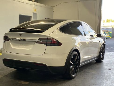 Used 2018 Tesla Model X 75D image 4