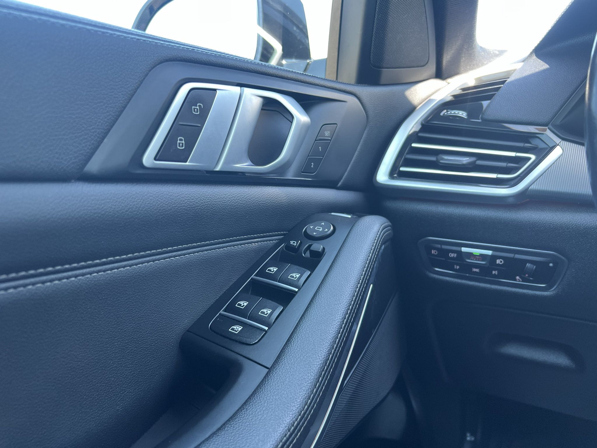 Used 2019 BMW X5 xDrive40i w/ Premium Package 2 AWD/4WD image 24
