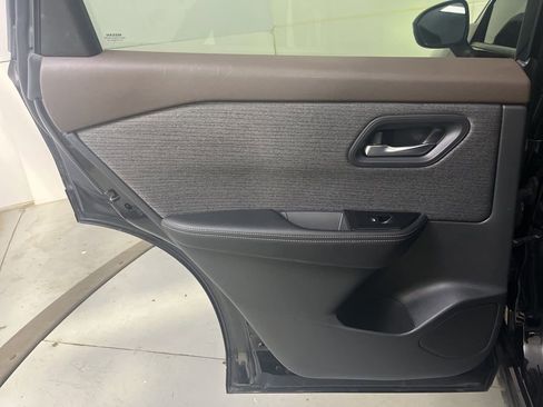 Used 2022 Nissan Rogue SV FWD image 27