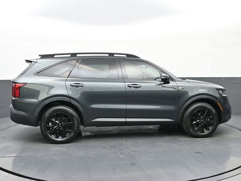 Used 2023 Kia Sorento S w/ Panoramic Sunroof Package image 2
