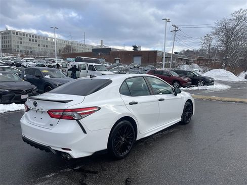 Used 2019 Toyota Camry SE image 8