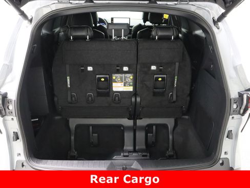 Used 2025 Toyota Sienna XLE Woodland Edition image 36