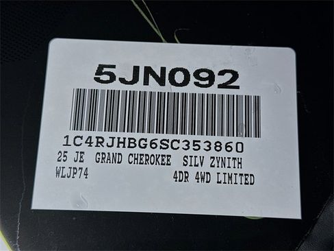 New 2025 Jeep Grand Cherokee Limited w/ Luxury Tech Group II image 24