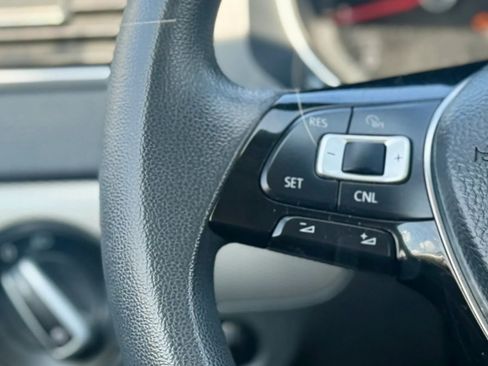 Used 2017 Volkswagen Jetta S image 18