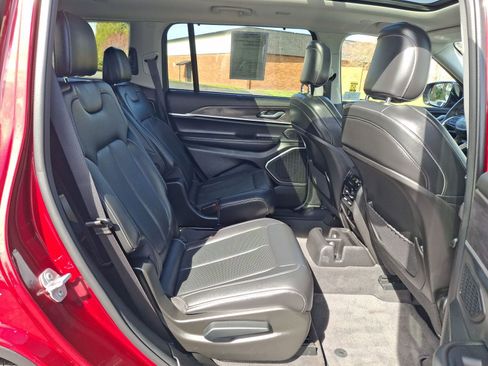 Used 2022 Jeep Grand Cherokee L Limited w/ Luxury Tech Group II image 23